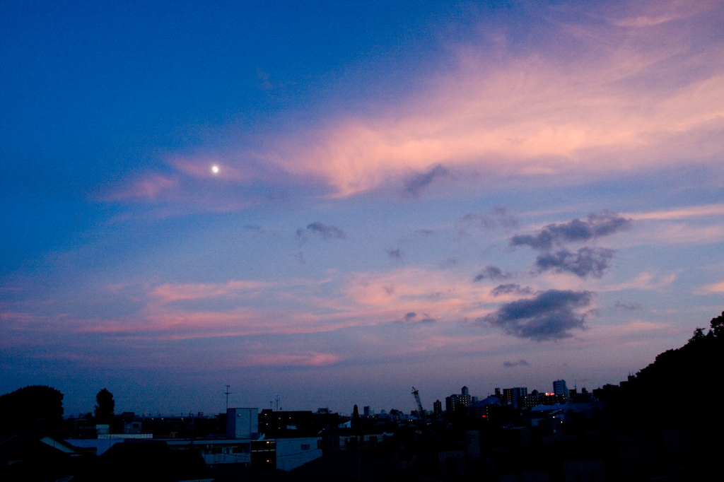 月と夕焼け