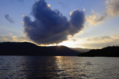 雲も十和田湖