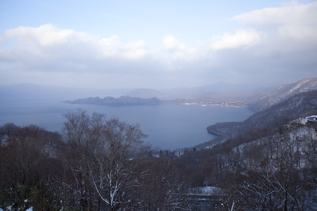雪と湖
