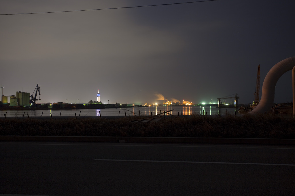 夜の工業地帯