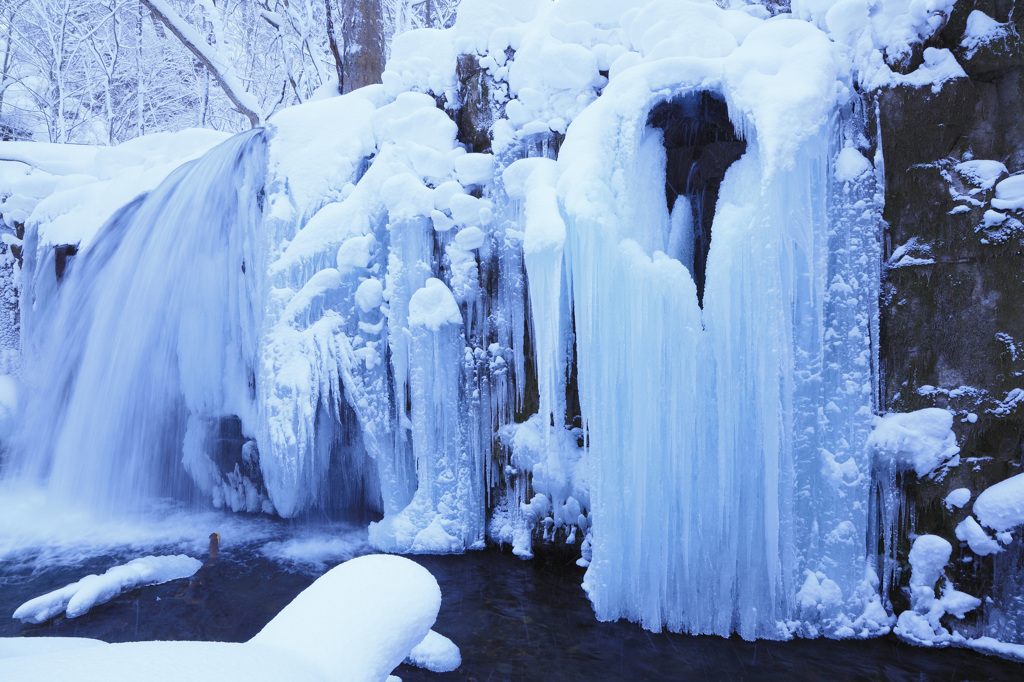 雪の銚子大滝