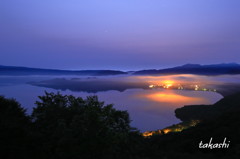 早朝の十和田湖