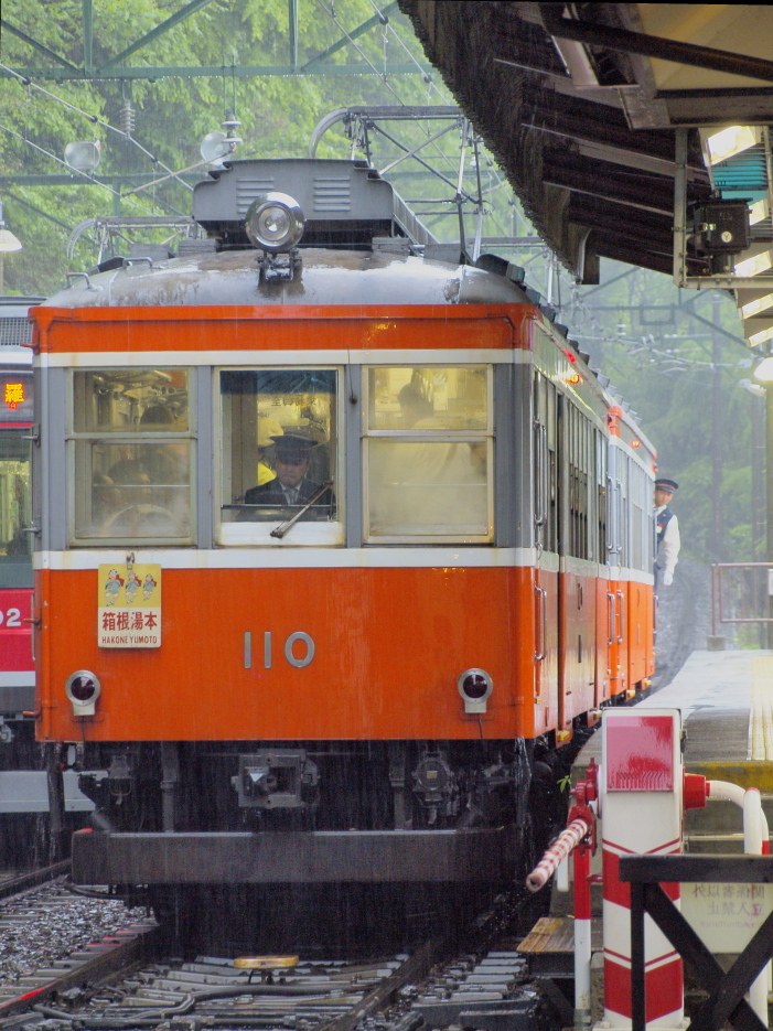 モハ２形登山電車　出発