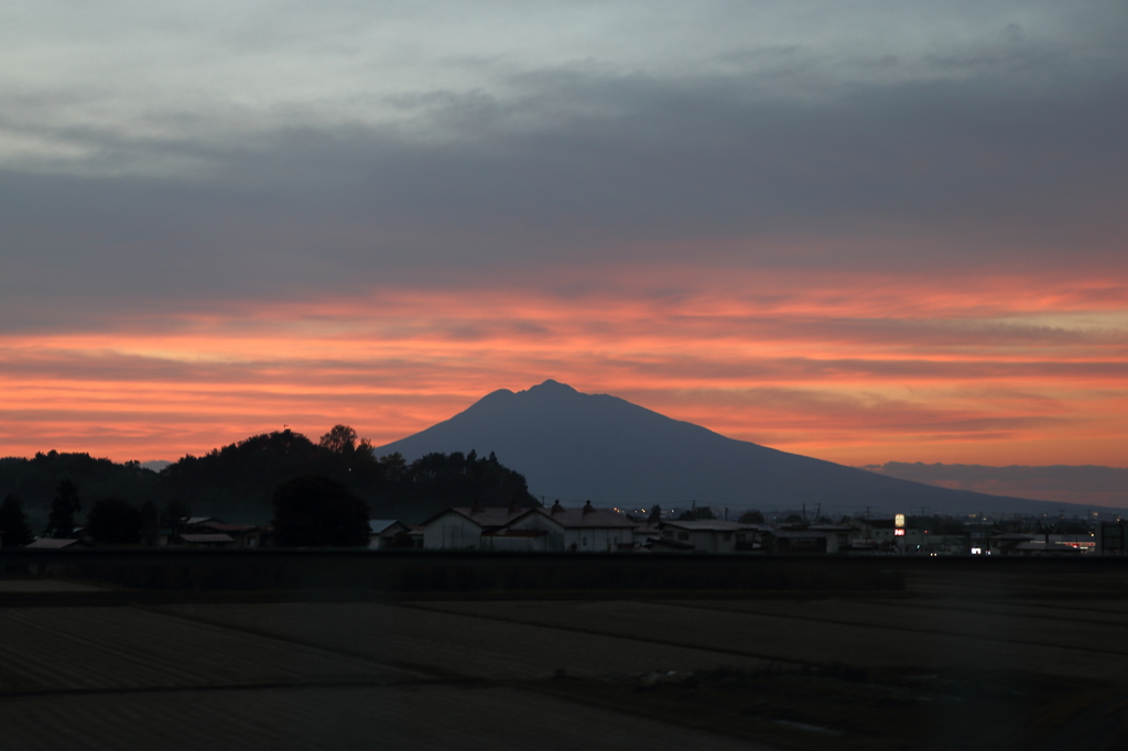 夕景・・お岩木山