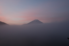 本栖湖からの一瞬の富士