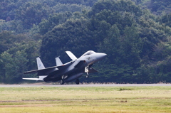 F-15 背伸びして