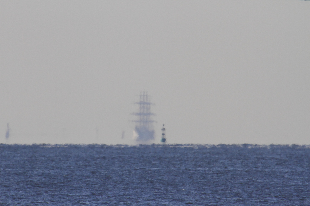 陽炎の帆船日本丸