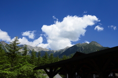 青空に穂高連・白い雲