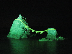 夫婦岩（夜）