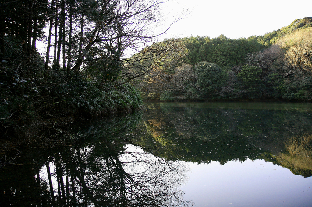 閑かな湖畔
