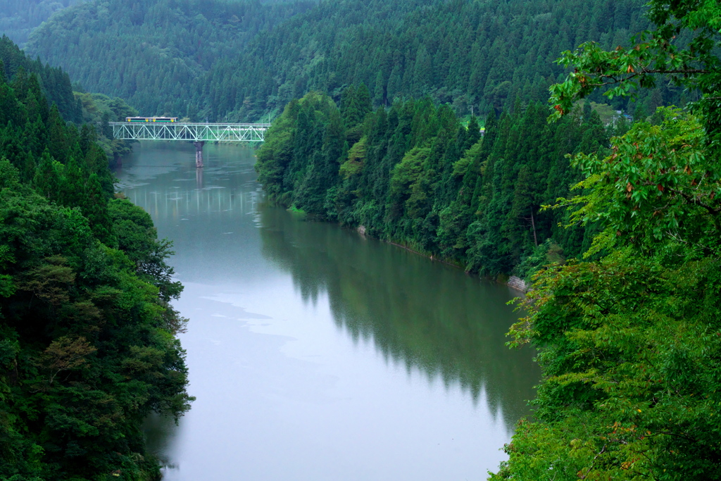 橋梁　雨の風景