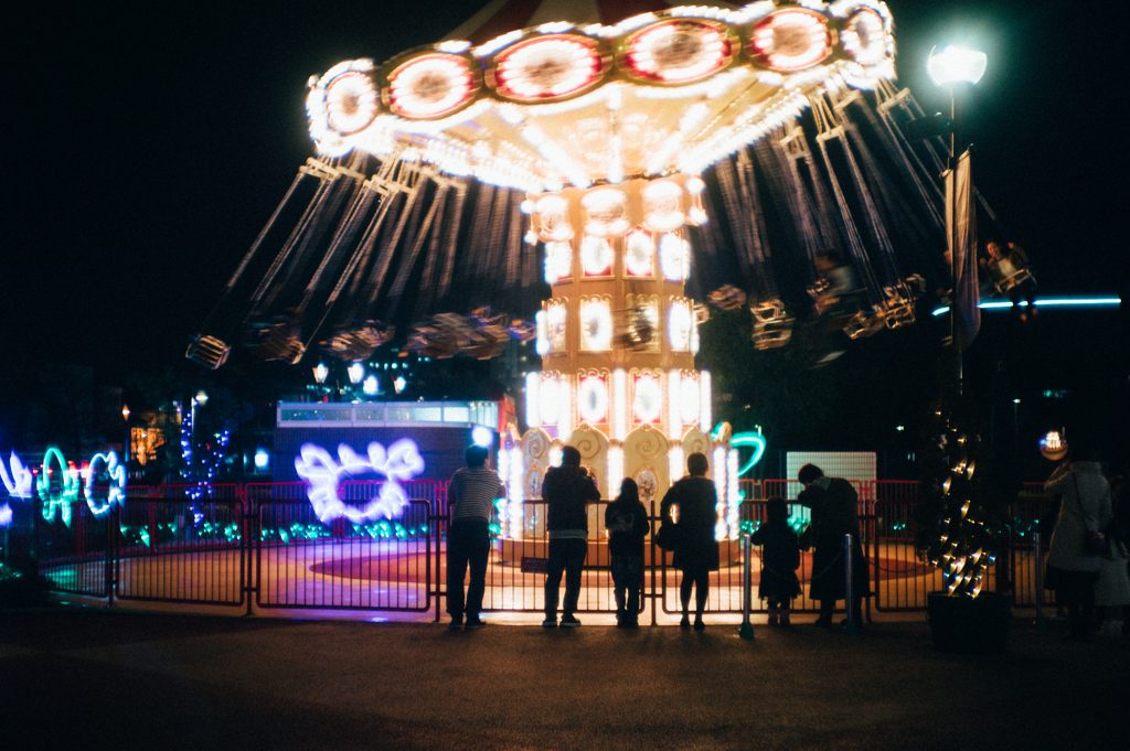 夜の遊園地