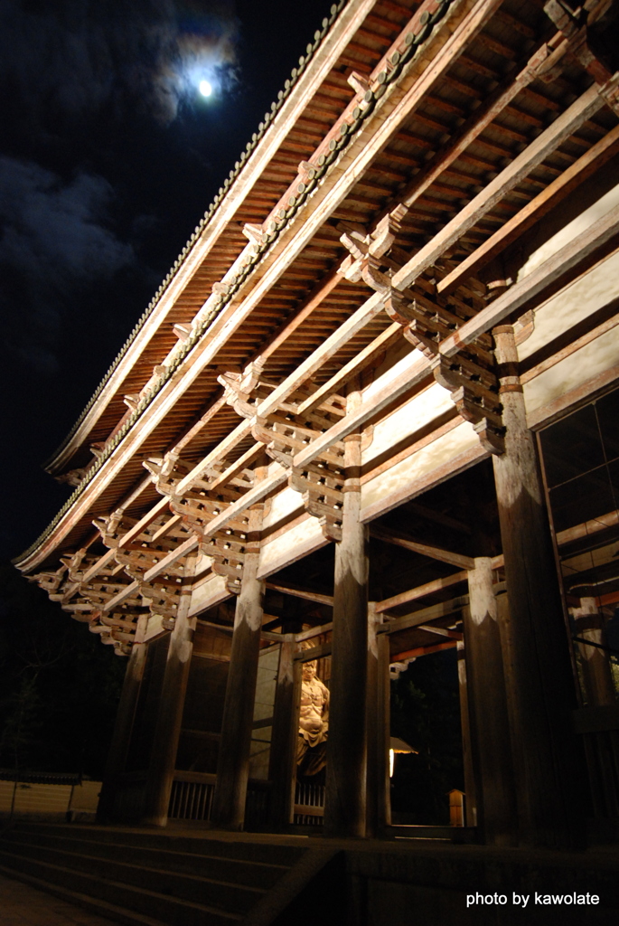 東大寺南大門の月