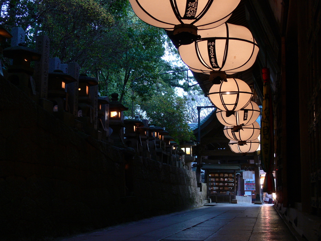 東大寺二月堂の裏