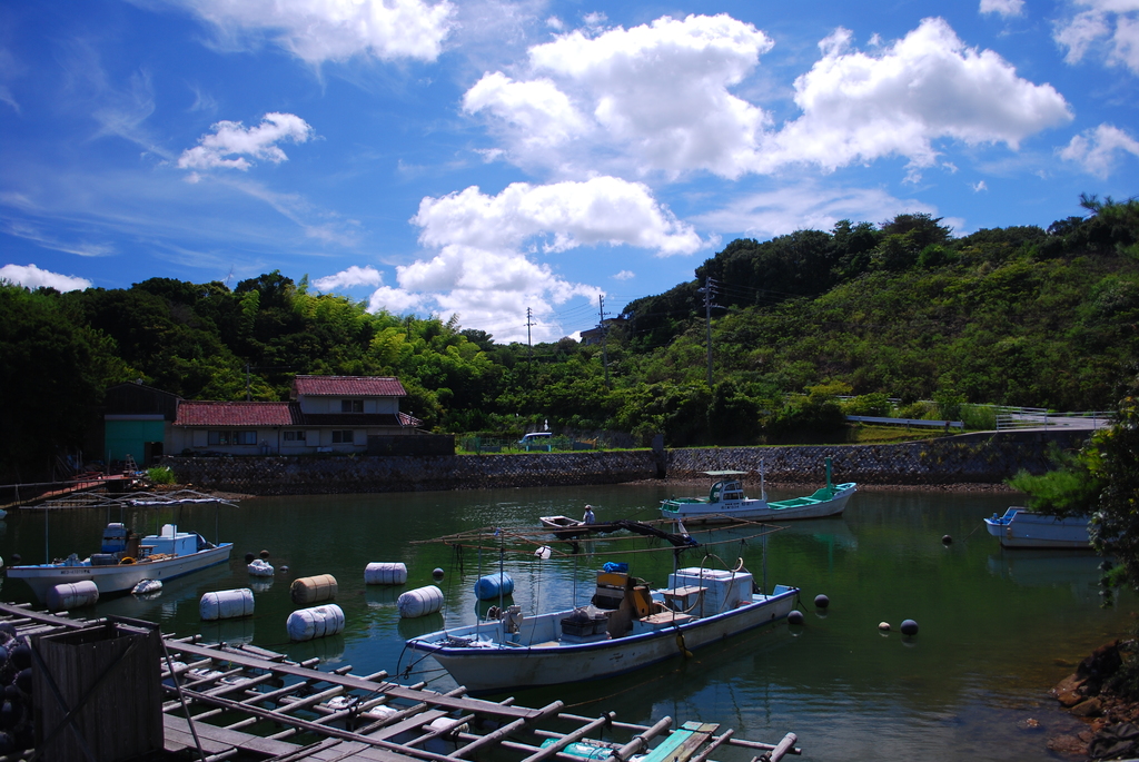 夏空と海と船