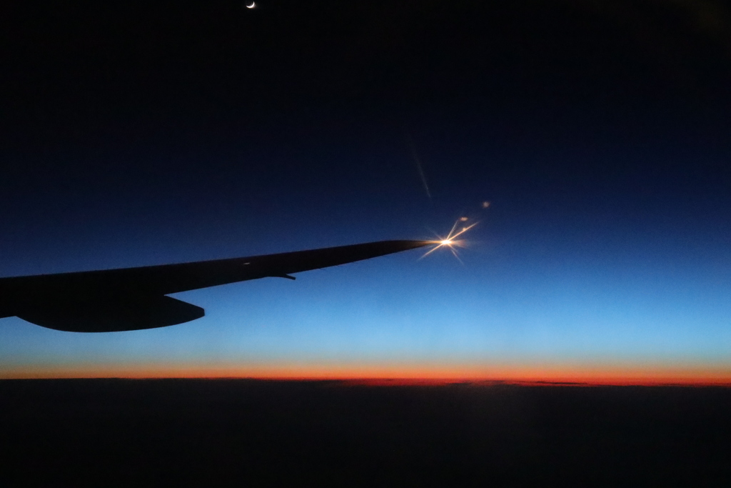 夕暮れの空の上