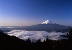 湖上の雲