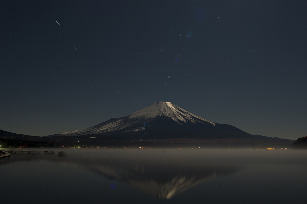 月夜に浮かぶ