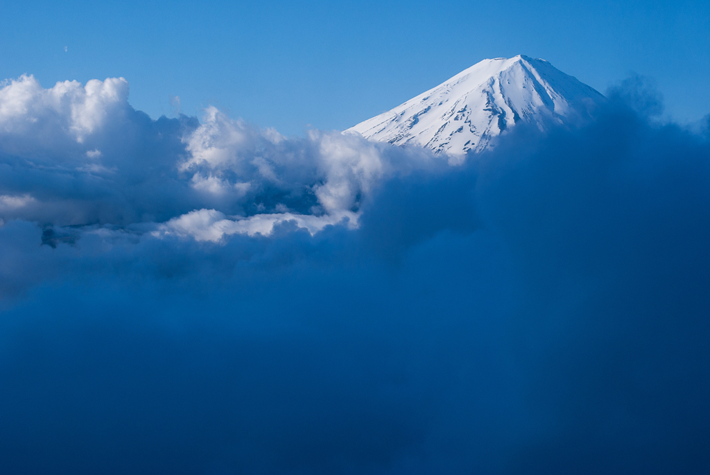 雲の中から