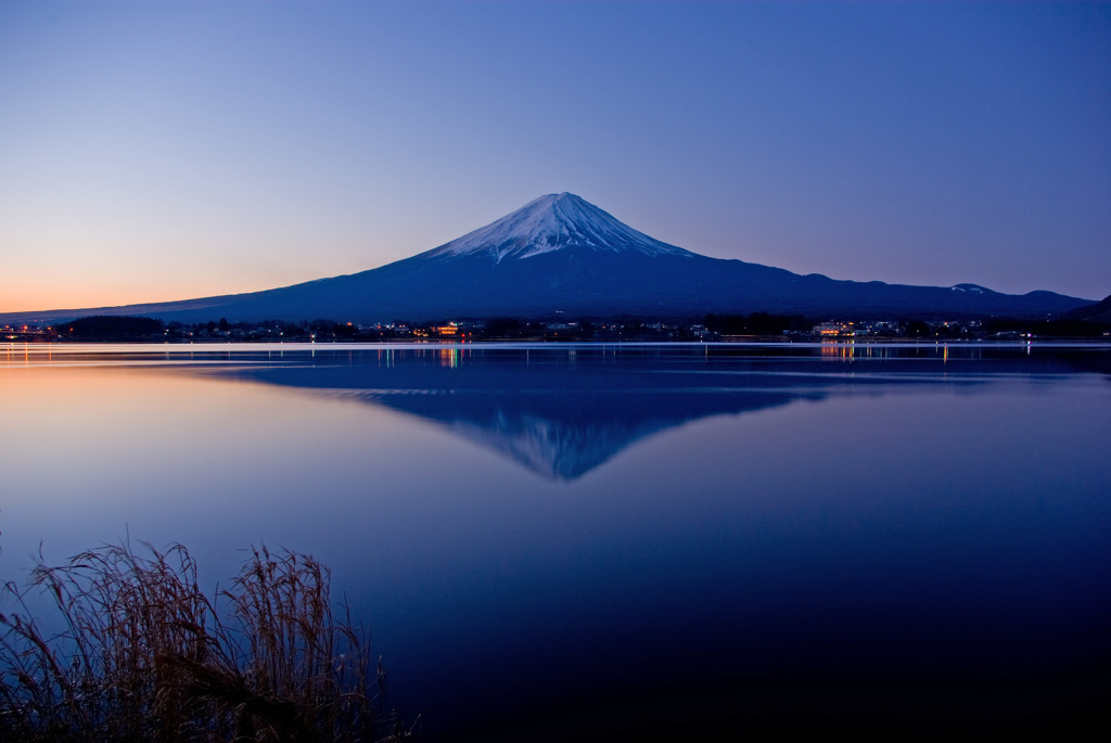 夜明けの富士山