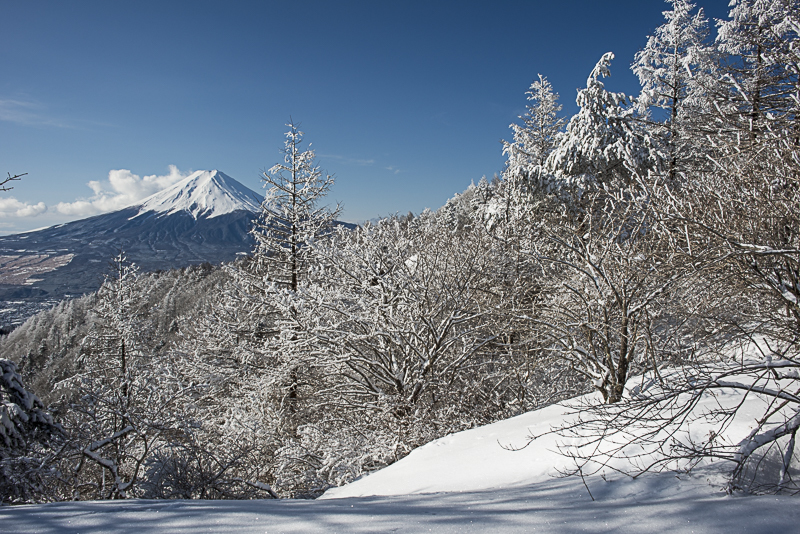 雪の峠