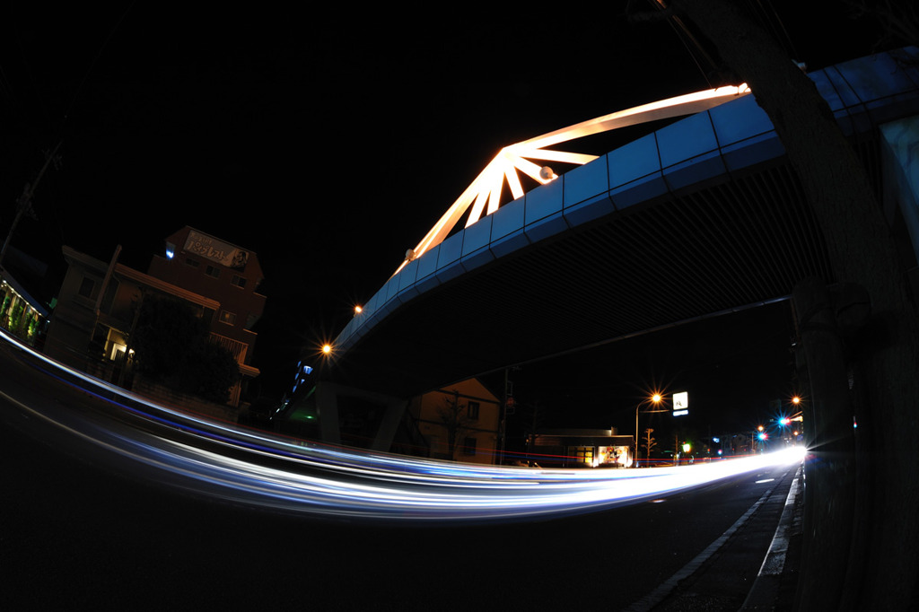 ホップする光跡