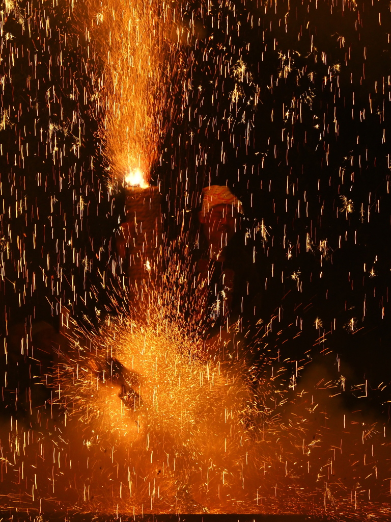 火の粉のシャワー