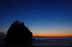 夜明け待つ島