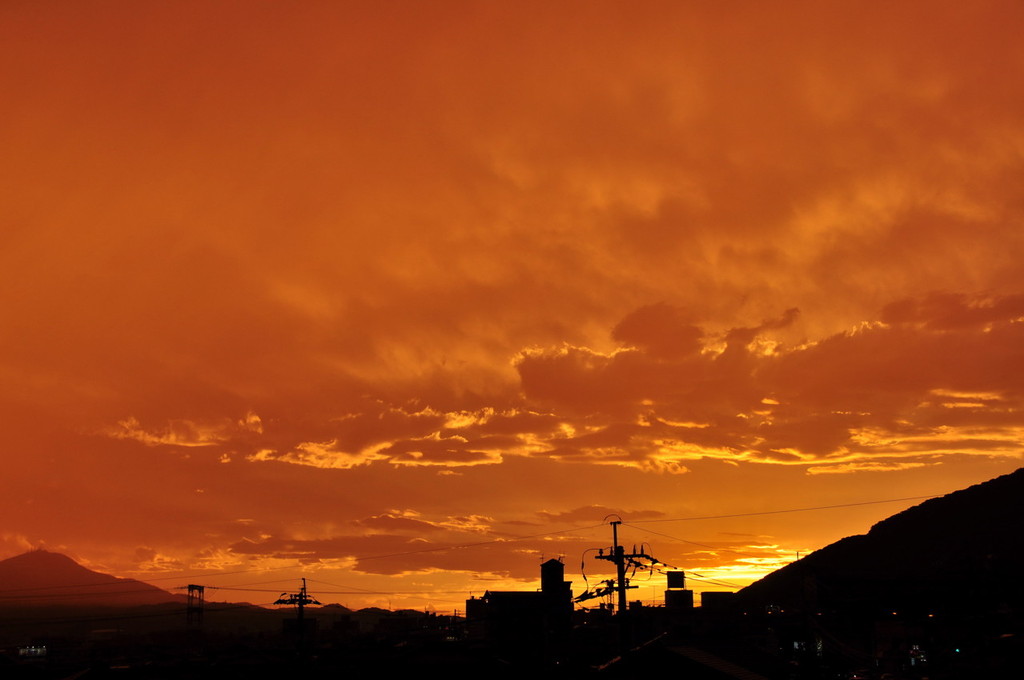 燃えるような夕日。