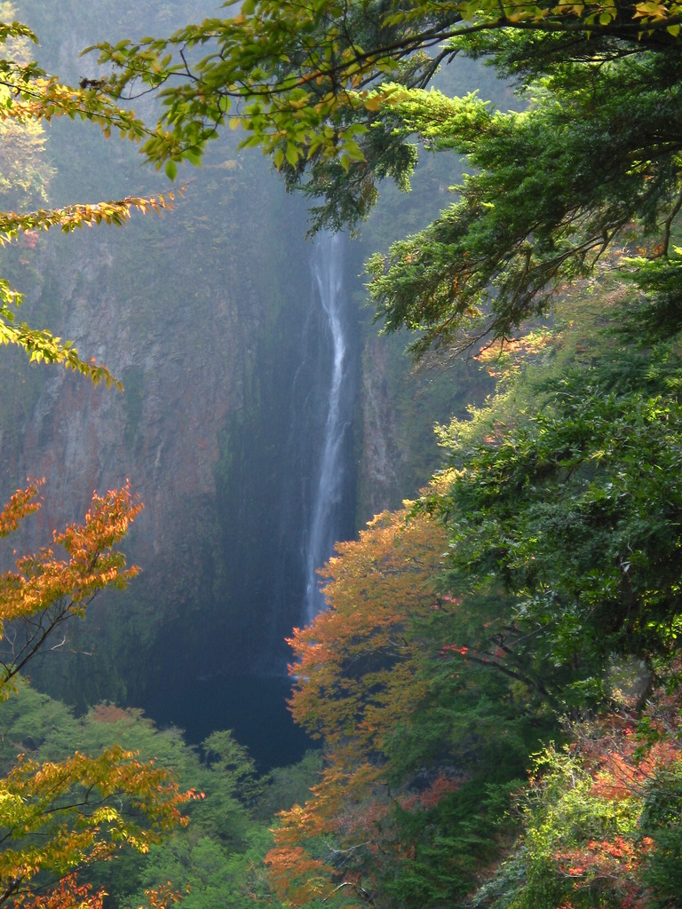 震動の滝（男滝）