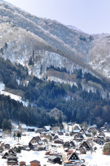 霧氷の山里