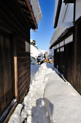 雪の路地裏