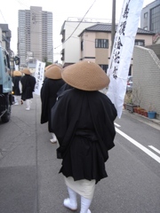 町で見かけた坊さん①