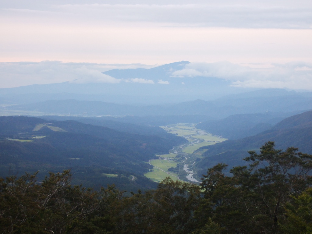 月山から鳥海山