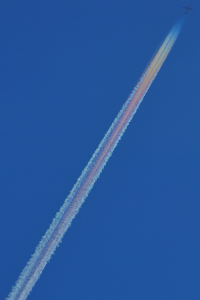 飛行機雲虹色