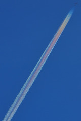 飛行機雲虹色