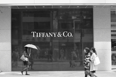 In front of　tiffany