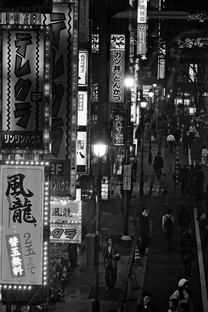 電信柱に染み付いた夜