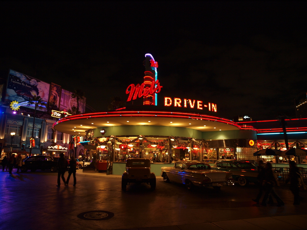 Mel's DRIVE-IN