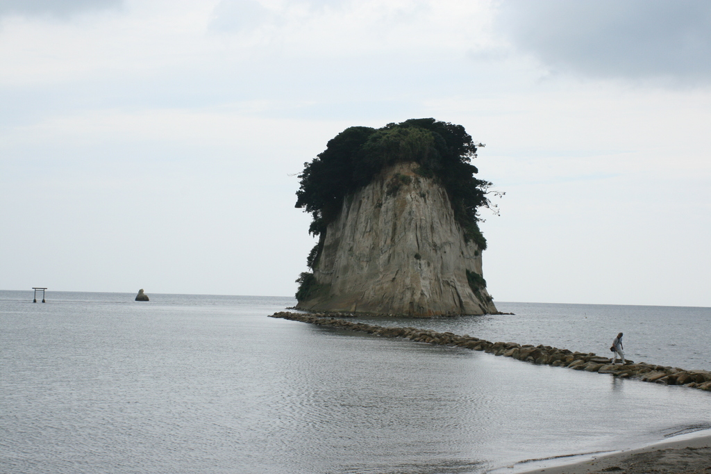 見附島