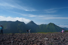 硫黄岳山頂から八ヶ岳主峰を