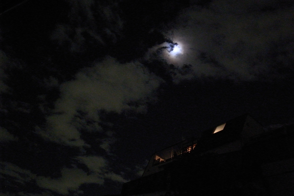 月と雲
