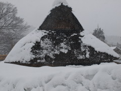 雪とかやぶき