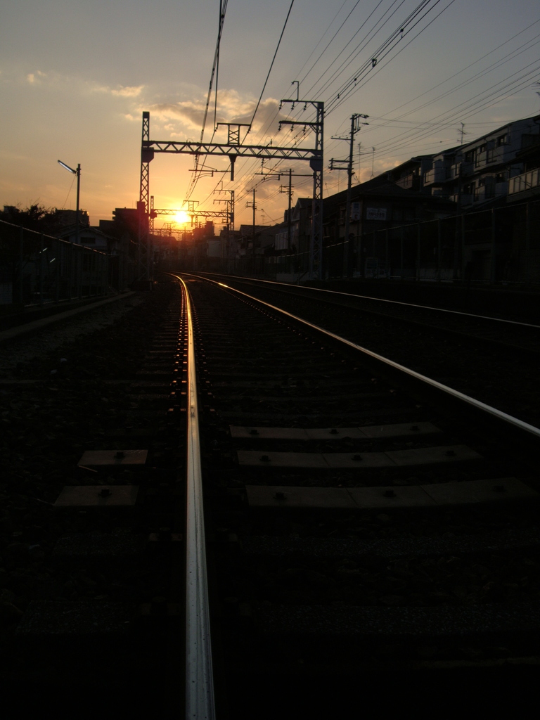 鉄路の日暮れ