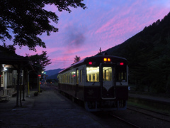 夕空　足尾駅