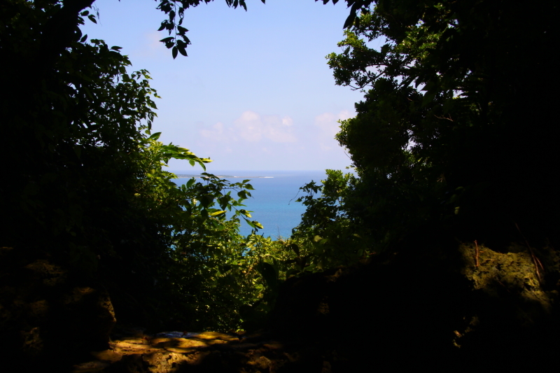 久高遙拝所（くだかようはいじょ）からの久高島