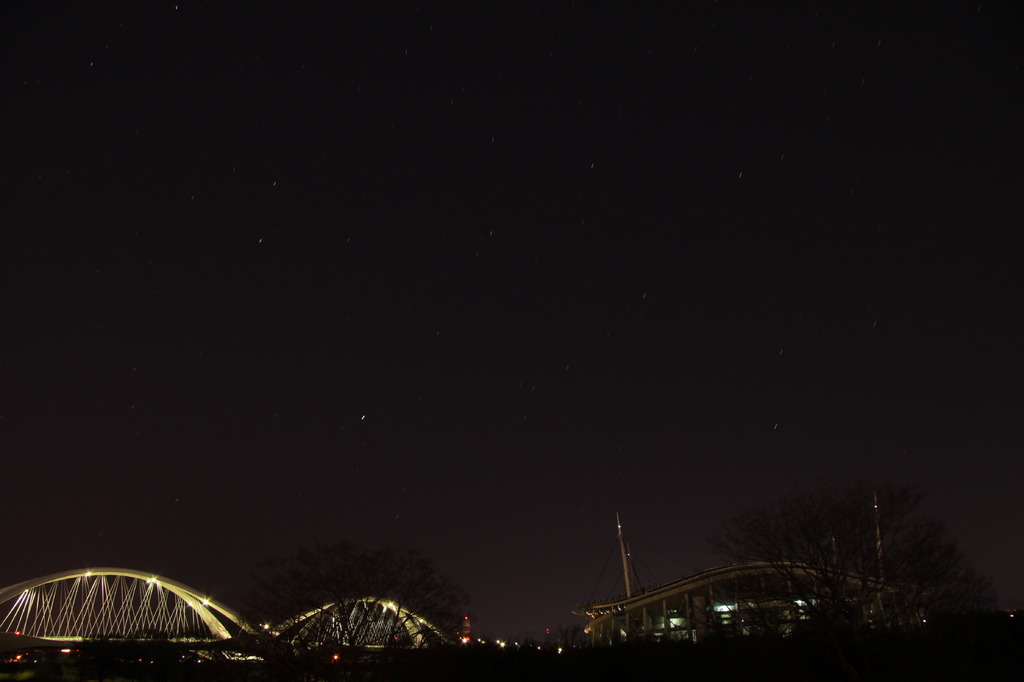 豊田スタジアムと豊田大橋