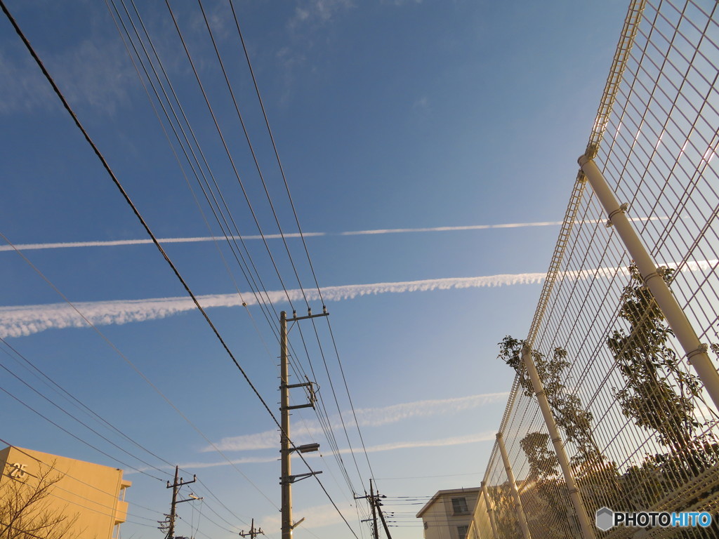 空と飛行機雲