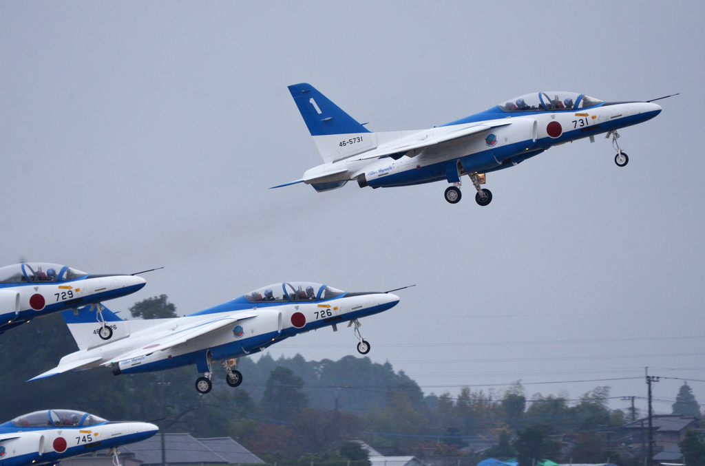 雨の中ブルーインパルス　4