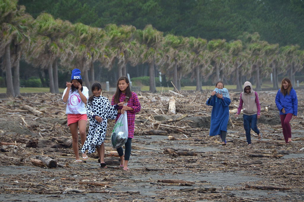 台風一過、サーファーの海　6